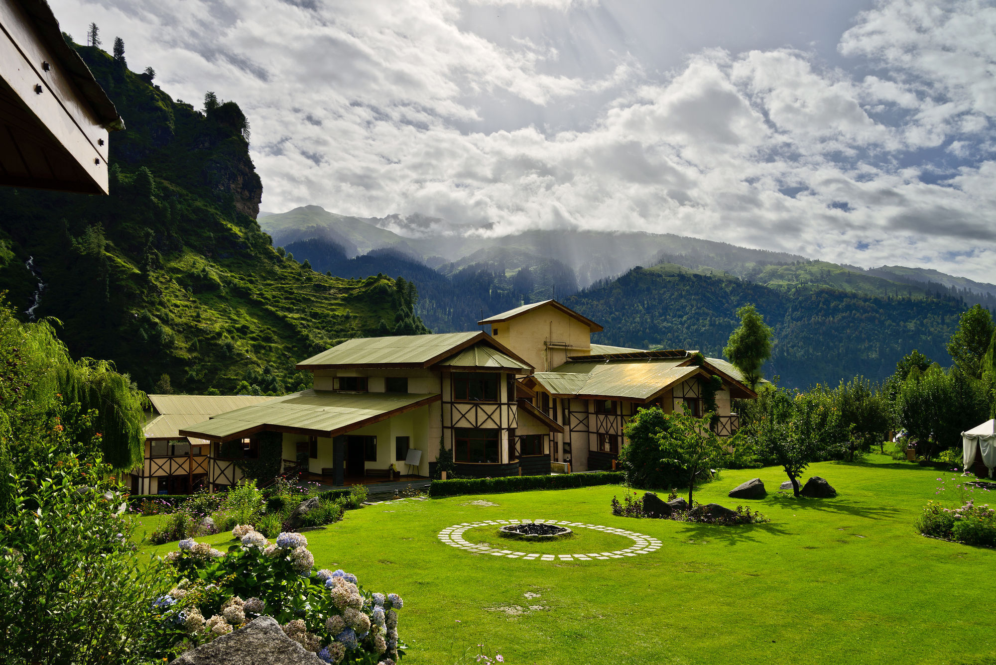 Solang Valley Resort Palchān エクステリア 写真